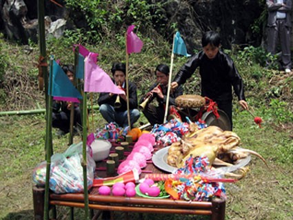 Le  roong poc, la descente aux champs des Giay - ảnh 2